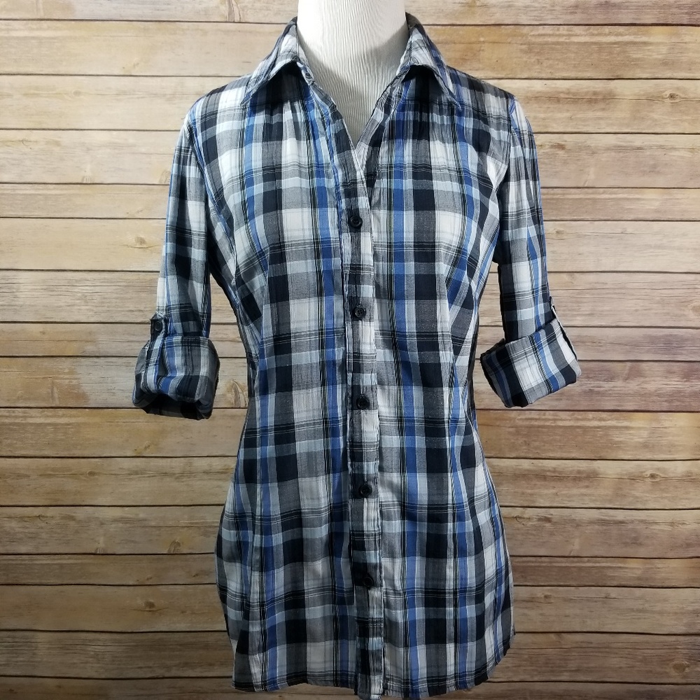 🌹St. John's Bay Button Down Plaid Top🌹